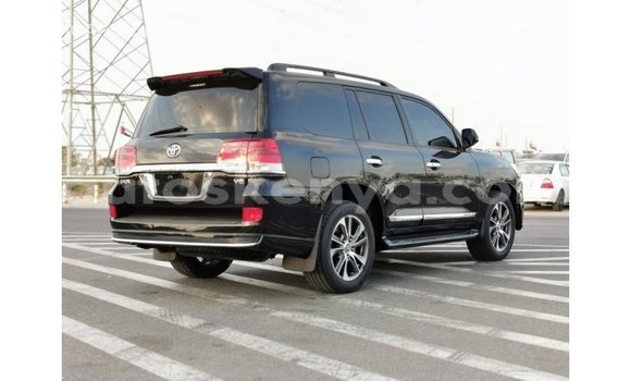 Nunua Imported Toyota Land Cruiser Nyeusi Gari ndani ya Import - Dubai nchini Kati Kenya Nunua Imported Toyota Land Cruiser Nyeusi Gari ndani ya Import - Dubai nchini Kati Kenya