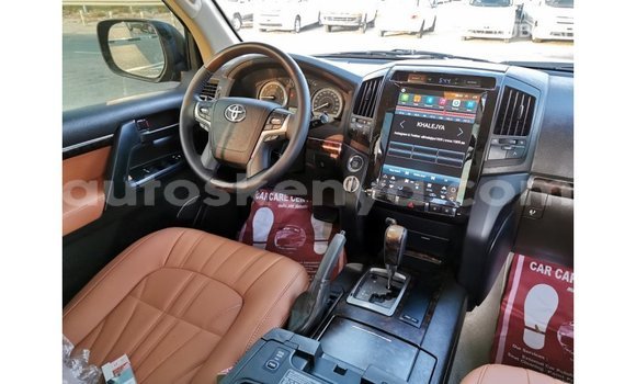 Nunua Imported Toyota Land Cruiser Nyeusi Gari ndani ya Import - Dubai nchini Kati Kenya Nunua Imported Toyota Land Cruiser Nyeusi Gari ndani ya Import - Dubai nchini Kati Kenya