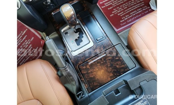 Nunua Imported Toyota Land Cruiser Nyeusi Gari ndani ya Import - Dubai nchini Kati Kenya Nunua Imported Toyota Land Cruiser Nyeusi Gari ndani ya Import - Dubai nchini Kati Kenya