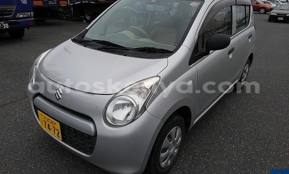 Oofamaa Suzuki Alto Silver Makiinaa iti Mombasa keessatti Coastal Kenya keessatti