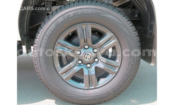 Nunua Imported Toyota Hilux Nyeupe Gari ndani ya Import - Dubai nchini Kati Kenya Nunua Imported Toyota Hilux Nyeupe Gari ndani ya Import - Dubai nchini Kati Kenya