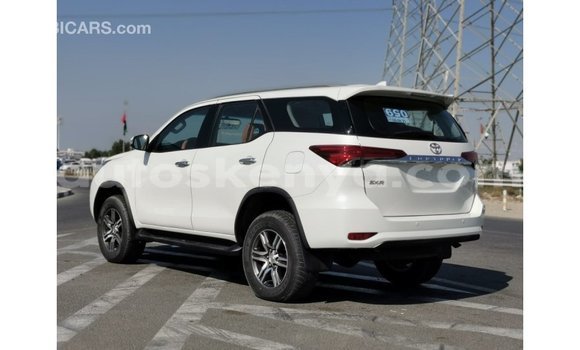 Imported Toyota Fortuner White Makiinaa iti Import - Dubai keessatti Central Kenya keessatti Imported Toyota Fortuner White Makiinaa iti Import - Dubai keessatti Central Kenya keessatti