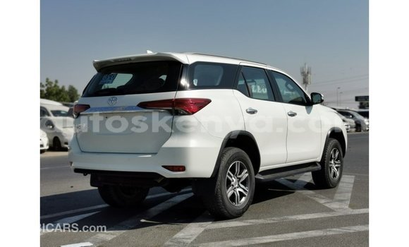 Imported Toyota Fortuner White Makiinaa iti Import - Dubai keessatti Central Kenya keessatti Imported Toyota Fortuner White Makiinaa iti Import - Dubai keessatti Central Kenya keessatti