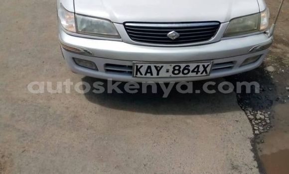 Oofamaa Toyota Premio White Makiinaa iti Nairobi keessatti Nairobi keessatti
