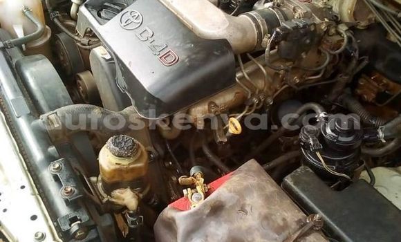 Oofamaa Toyota Hilux Silver Makiinaa iti Nairobi keessatti Nairobi keessatti Oofamaa Toyota Hilux Silver Makiinaa iti Nairobi keessatti Nairobi keessatti