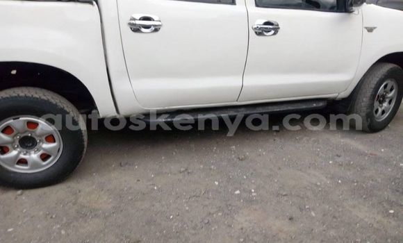 Oofamaa Toyota Hilux White Makiinaa iti Nairobi keessatti Nairobi keessatti Oofamaa Toyota Hilux White Makiinaa iti Nairobi keessatti Nairobi keessatti