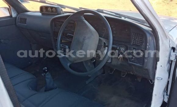 Oofamaa Toyota Pickup White Makiinaa iti Nairobi keessatti Nairobi keessatti Oofamaa Toyota Pickup White Makiinaa iti Nairobi keessatti Nairobi keessatti