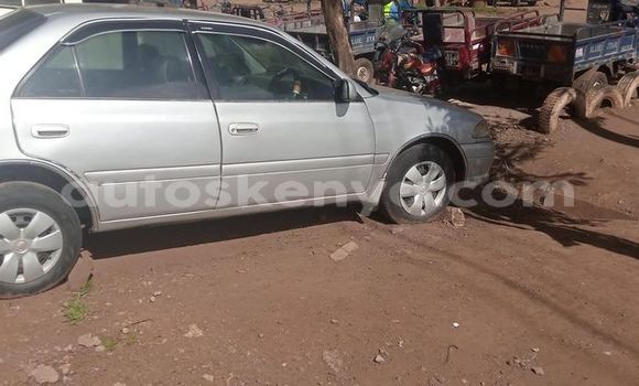 Nunua Ilio tumika Toyota Carina Fedha Gari ndani ya Nairobi nchini Nairobi