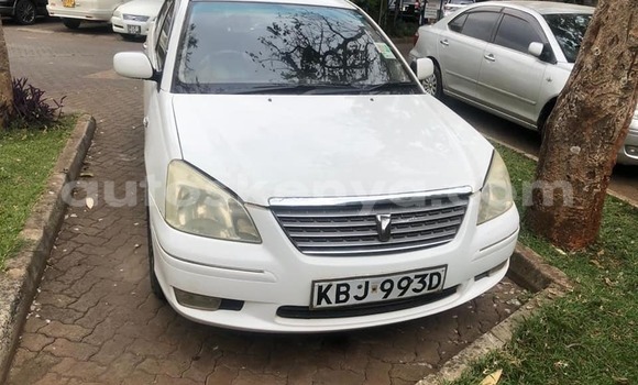 Oofamaa Toyota Premio White Makiinaa iti Nairobi keessatti Nairobi keessatti