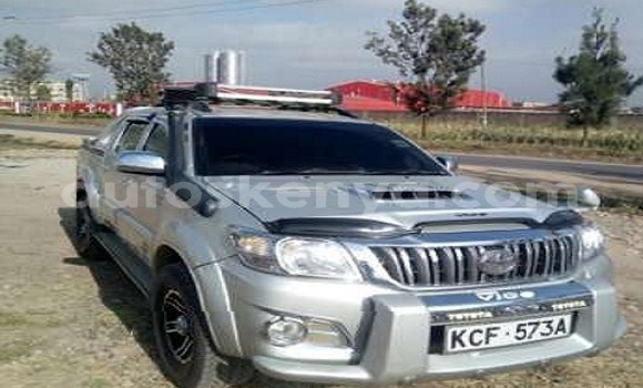Nunua Ilio tumika Toyota Hilux Fedha Gari ndani ya Nairobi nchini Nairobi