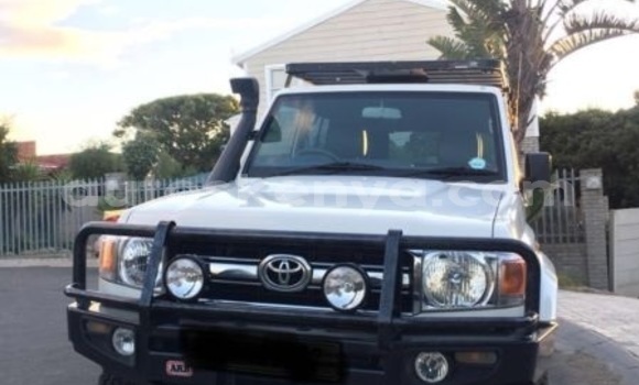 Buy Used Toyota Land Cruiser White Car in Nairobi in Nairobi Buy Used Toyota Land Cruiser White Car in Nairobi in Nairobi