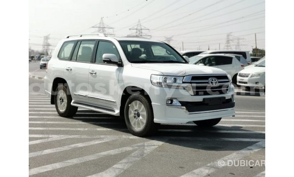 Buy Import Toyota Land Cruiser White Car in Import - Dubai in Central Kenya Buy Import Toyota Land Cruiser White Car in Import - Dubai in Central Kenya