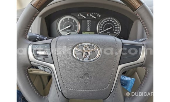Buy Import Toyota Land Cruiser White Car in Import - Dubai in Central Kenya Buy Import Toyota Land Cruiser White Car in Import - Dubai in Central Kenya
