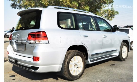 Nunua Imported Toyota Land Cruiser Nyingine Gari ndani ya Import - Dubai nchini Kati Kenya Nunua Imported Toyota Land Cruiser Nyingine Gari ndani ya Import - Dubai nchini Kati Kenya