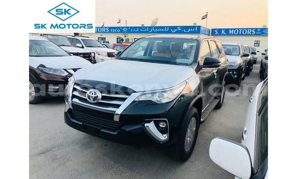 Nunua Imported Toyota Fortuner Nyeusi Gari ndani ya Import - Dubai nchini Kati Kenya Nunua Imported Toyota Fortuner Nyeusi Gari ndani ya Import - Dubai nchini Kati Kenya