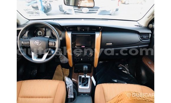Nunua Imported Toyota Fortuner Nyeusi Gari ndani ya Import - Dubai nchini Kati Kenya Nunua Imported Toyota Fortuner Nyeusi Gari ndani ya Import - Dubai nchini Kati Kenya