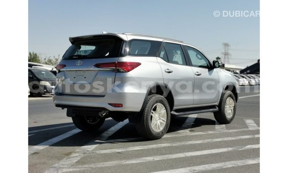 Nunua Imported Toyota Fortuner Nyingine Gari ndani ya Import - Dubai nchini Kati Kenya Nunua Imported Toyota Fortuner Nyingine Gari ndani ya Import - Dubai nchini Kati Kenya