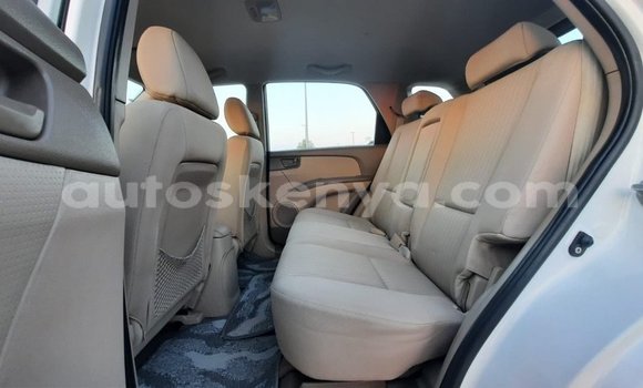 Imported Kia Sportage White Makiinaa iti Import - Dubai keessatti Central Kenya keessatti Imported Kia Sportage White Makiinaa iti Import - Dubai keessatti Central Kenya keessatti