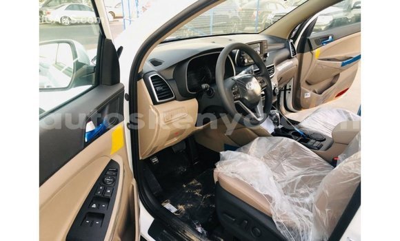 Nunua Imported Hyundai Tucson Nyeupe Gari ndani ya Import - Dubai nchini Kati Kenya Nunua Imported Hyundai Tucson Nyeupe Gari ndani ya Import - Dubai nchini Kati Kenya
