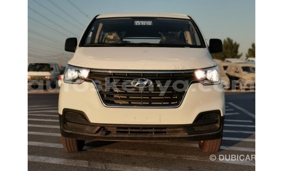 Nunua Imported Hyundai Chorus Nyeupe Lori ndani ya Import - Dubai nchini Kati Kenya Nunua Imported Hyundai Chorus Nyeupe Lori ndani ya Import - Dubai nchini Kati Kenya