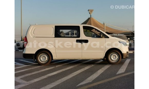 Nunua Imported Hyundai Chorus Nyeupe Lori ndani ya Import - Dubai nchini Kati Kenya Nunua Imported Hyundai Chorus Nyeupe Lori ndani ya Import - Dubai nchini Kati Kenya