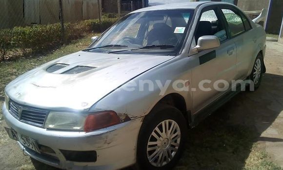 Oofamaa Mitsubishi Lancer Silver Makiinaa iti Machakos keessatti Nairobi keessatti