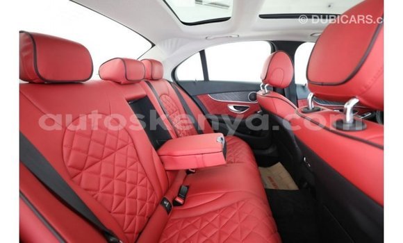 Nunua Imported Mercedes‒Benz 1117 Nyeupe Lori ndani ya Import - Dubai nchini Kati Kenya Nunua Imported Mercedes‒Benz 1117 Nyeupe Lori ndani ya Import - Dubai nchini Kati Kenya