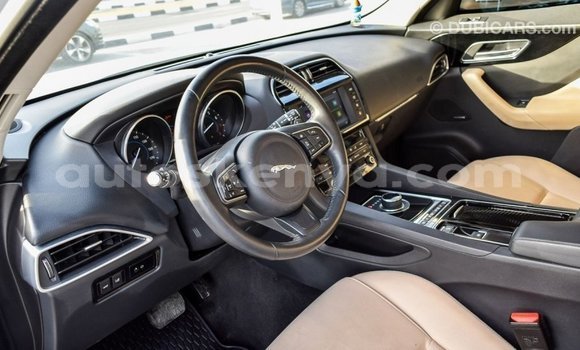 Imported Jaguar F-Pace White Makiinaa iti Import - Dubai keessatti Central Kenya keessatti Imported Jaguar F-Pace White Makiinaa iti Import - Dubai keessatti Central Kenya keessatti