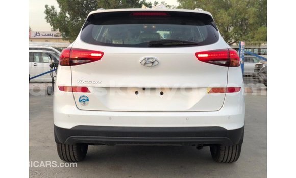 Imported Hyundai Tucson White Makiinaa iti Import - Dubai keessatti Central Kenya keessatti Imported Hyundai Tucson White Makiinaa iti Import - Dubai keessatti Central Kenya keessatti