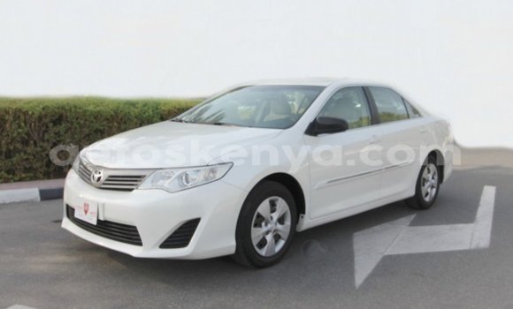 Imported Toyota Camry White Makiinaa iti Import - Dubai keessatti Central Kenya keessatti