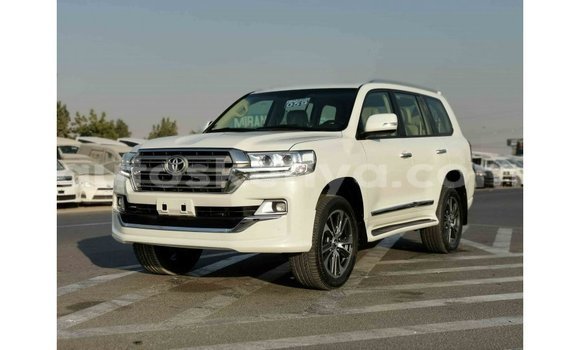 Nunua Imported Toyota Land Cruiser Nyeupe Gari ndani ya Import - Dubai nchini Kati Kenya Nunua Imported Toyota Land Cruiser Nyeupe Gari ndani ya Import - Dubai nchini Kati Kenya