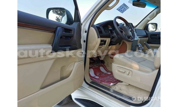 Nunua Imported Toyota Land Cruiser Nyeupe Gari ndani ya Import - Dubai nchini Kati Kenya Nunua Imported Toyota Land Cruiser Nyeupe Gari ndani ya Import - Dubai nchini Kati Kenya