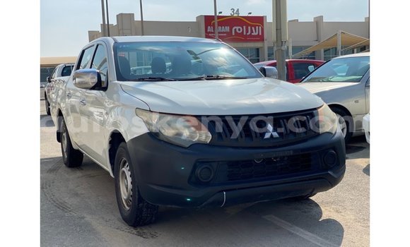 Nunua Imported Mitsubishi L200 Nyeupe Gari ndani ya Import - Dubai nchini Kati Kenya Nunua Imported Mitsubishi L200 Nyeupe Gari ndani ya Import - Dubai nchini Kati Kenya