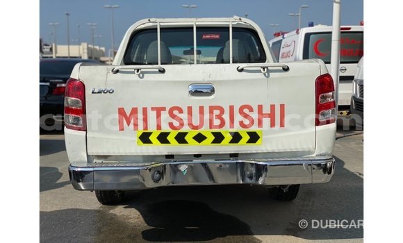 Nunua Imported Mitsubishi L200 Nyeupe Gari ndani ya Import - Dubai nchini Kati Kenya Nunua Imported Mitsubishi L200 Nyeupe Gari ndani ya Import - Dubai nchini Kati Kenya