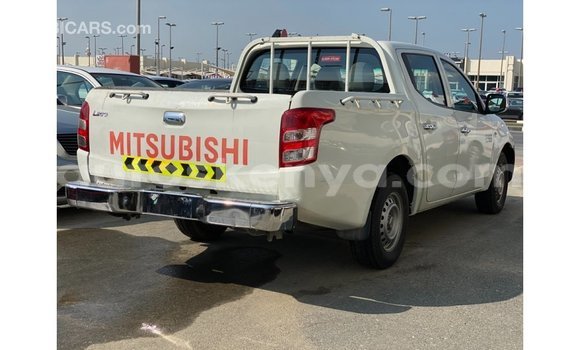 Nunua Imported Mitsubishi L200 Nyeupe Gari ndani ya Import - Dubai nchini Kati Kenya Nunua Imported Mitsubishi L200 Nyeupe Gari ndani ya Import - Dubai nchini Kati Kenya