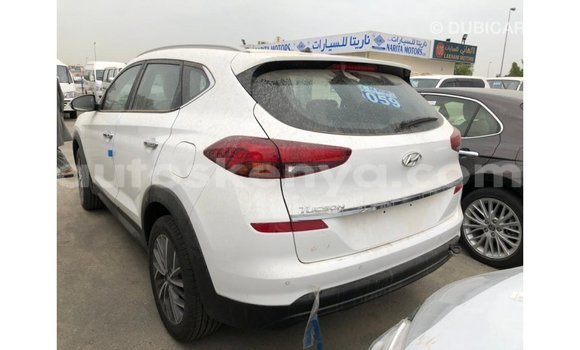 Imported Hyundai Tucson White Makiinaa iti Import - Dubai keessatti Central Kenya keessatti Imported Hyundai Tucson White Makiinaa iti Import - Dubai keessatti Central Kenya keessatti