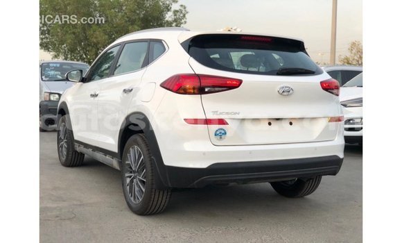 Nunua Imported Hyundai Tucson Nyeupe Gari ndani ya Import - Dubai nchini Kati Kenya Nunua Imported Hyundai Tucson Nyeupe Gari ndani ya Import - Dubai nchini Kati Kenya