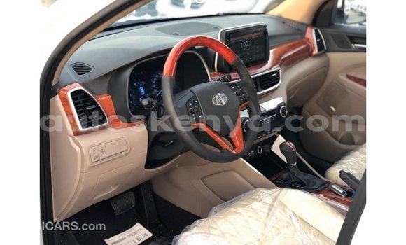 Nunua Imported Hyundai Tucson Nyeupe Gari ndani ya Import - Dubai nchini Kati Kenya Nunua Imported Hyundai Tucson Nyeupe Gari ndani ya Import - Dubai nchini Kati Kenya