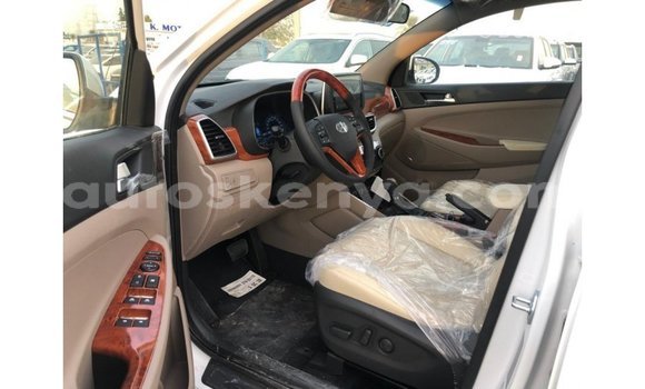 Nunua Imported Hyundai Tucson Nyeupe Gari ndani ya Import - Dubai nchini Kati Kenya Nunua Imported Hyundai Tucson Nyeupe Gari ndani ya Import - Dubai nchini Kati Kenya