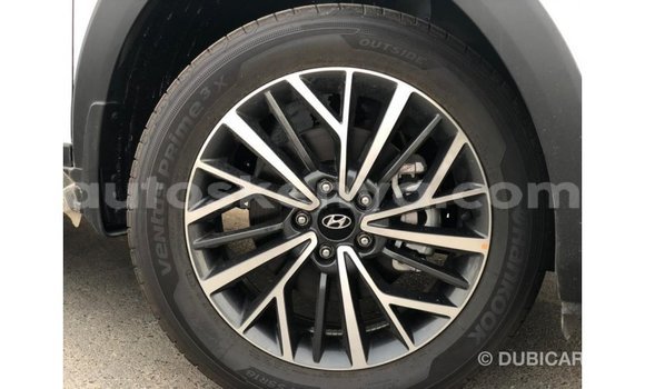 Nunua Imported Hyundai Tucson Nyeupe Gari ndani ya Import - Dubai nchini Kati Kenya Nunua Imported Hyundai Tucson Nyeupe Gari ndani ya Import - Dubai nchini Kati Kenya