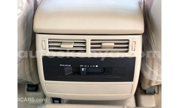 Imported Toyota Land Cruiser White Makiinaa iti Import - Dubai keessatti Central Kenya keessatti Imported Toyota Land Cruiser White Makiinaa iti Import - Dubai keessatti Central Kenya keessatti