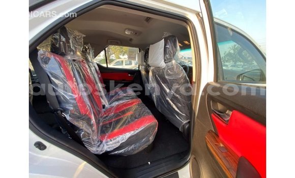 Nunua Imported Toyota Fortuner Nyeupe Gari ndani ya Import - Dubai nchini Kati Kenya Nunua Imported Toyota Fortuner Nyeupe Gari ndani ya Import - Dubai nchini Kati Kenya