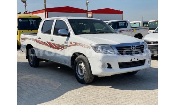 Imported Toyota Hilux White Makiinaa iti Import - Dubai keessatti Central Kenya keessatti Imported Toyota Hilux White Makiinaa iti Import - Dubai keessatti Central Kenya keessatti