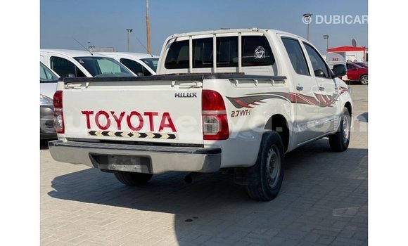 Imported Toyota Hilux White Makiinaa iti Import - Dubai keessatti Central Kenya keessatti Imported Toyota Hilux White Makiinaa iti Import - Dubai keessatti Central Kenya keessatti