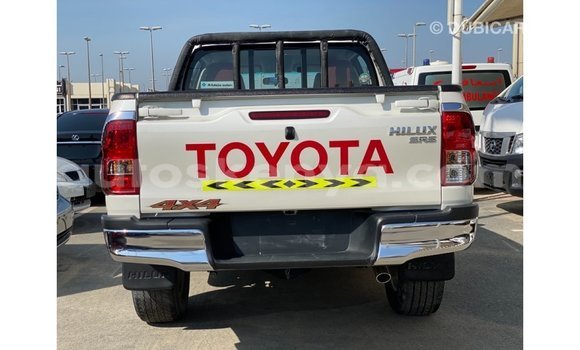 Nunua Imported Toyota Hilux Nyeupe Gari ndani ya Import - Dubai nchini Kati Kenya Nunua Imported Toyota Hilux Nyeupe Gari ndani ya Import - Dubai nchini Kati Kenya