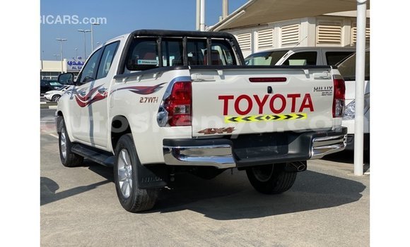 Nunua Imported Toyota Hilux Nyeupe Gari ndani ya Import - Dubai nchini Kati Kenya Nunua Imported Toyota Hilux Nyeupe Gari ndani ya Import - Dubai nchini Kati Kenya