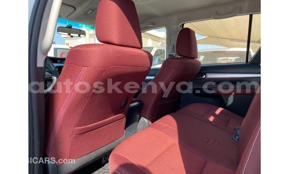 Nunua Imported Toyota Hilux Nyeupe Gari ndani ya Import - Dubai nchini Kati Kenya Nunua Imported Toyota Hilux Nyeupe Gari ndani ya Import - Dubai nchini Kati Kenya