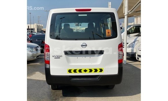 Nunua Imported Nissan Urvan Nyeupe Gari ndani ya Import - Dubai nchini Kati Kenya Nunua Imported Nissan Urvan Nyeupe Gari ndani ya Import - Dubai nchini Kati Kenya