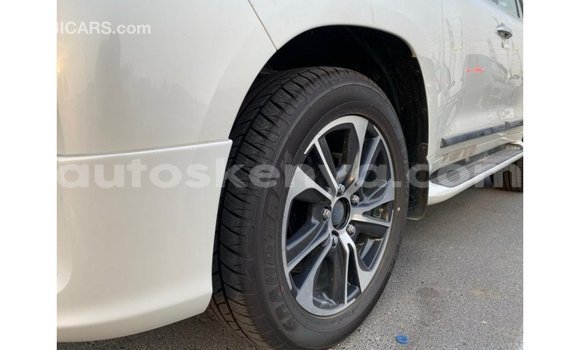 Nunua Imported Toyota Land Cruiser Nyeupe Gari ndani ya Import - Dubai nchini Kati Kenya Nunua Imported Toyota Land Cruiser Nyeupe Gari ndani ya Import - Dubai nchini Kati Kenya
