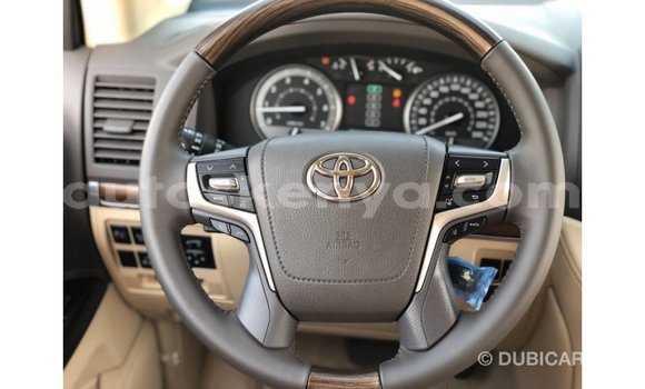 Buy Import Toyota Land Cruiser White Car in Import - Dubai in Central Kenya Buy Import Toyota Land Cruiser White Car in Import - Dubai in Central Kenya